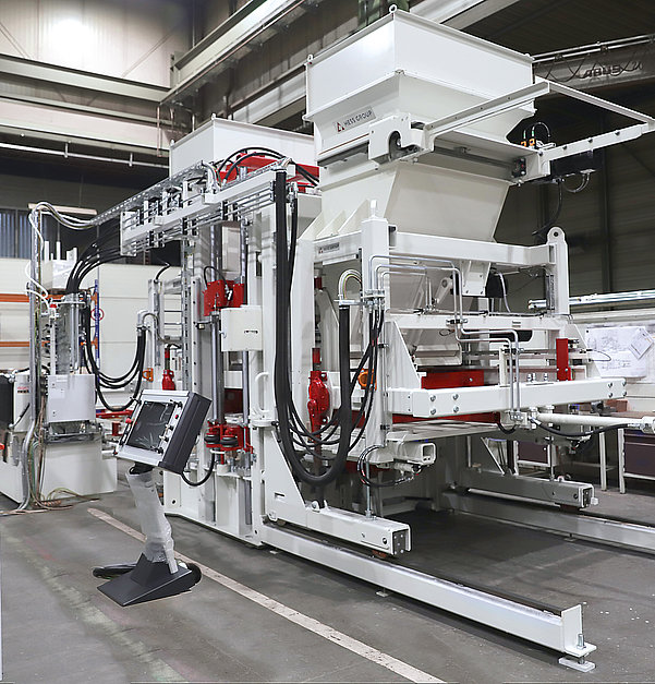 HESS RH 600-3 machine overview showing the full assembly with filling unit and operator interface.
